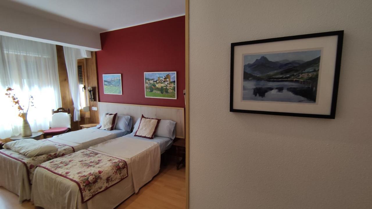 Hostal Escartin Sabiñánigo Buitenkant foto
