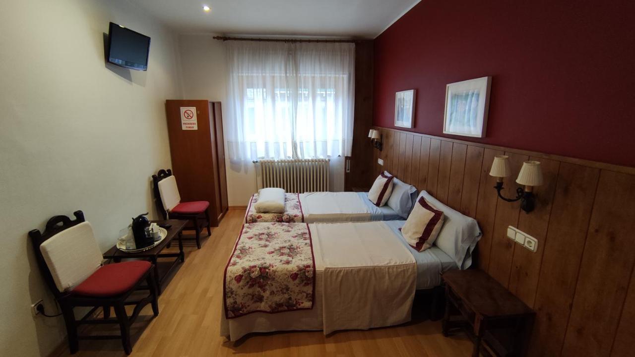 Hostal Escartin Sabiñánigo Buitenkant foto