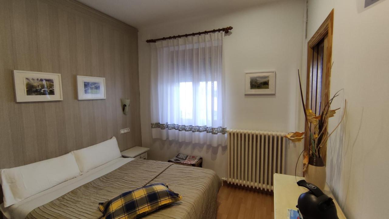 Hostal Escartin Sabiñánigo Buitenkant foto